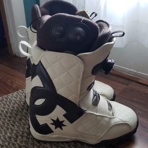 DC Shoes Snowboarding Shoes